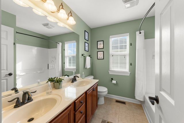 621 Western Drive, North Aurora, IL 60542