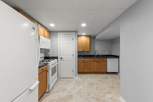 621 Western Drive, North Aurora, IL 60542