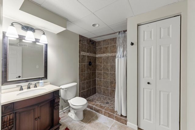 621 Western Drive, North Aurora, IL 60542