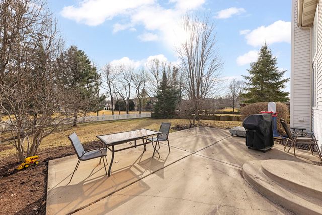 621 Western Drive, North Aurora, IL 60542