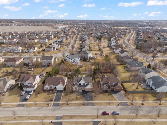 621 Western Drive, North Aurora, IL 60542