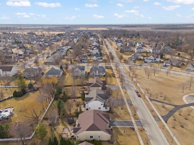 621 Western Drive, North Aurora, IL 60542