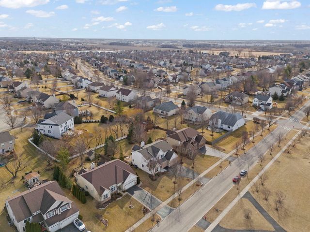 621 Western Drive, North Aurora, IL 60542