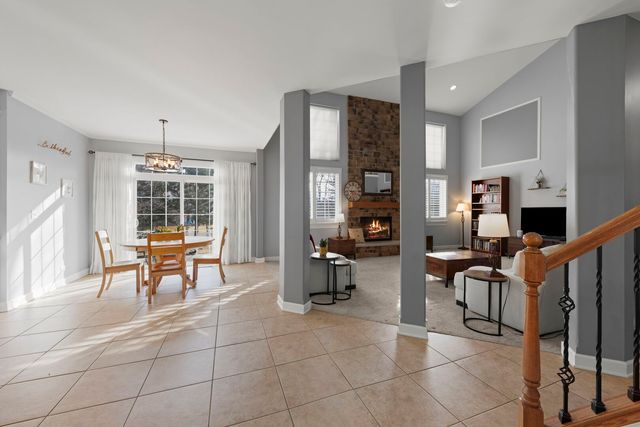 621 Western Drive, North Aurora, IL 60542