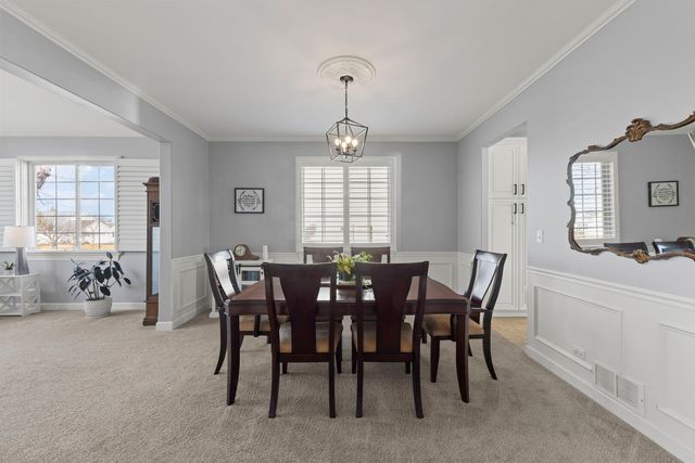 621 Western Drive, North Aurora, IL 60542