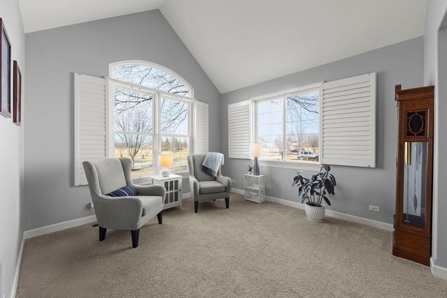 621 Western Drive, North Aurora, IL 60542