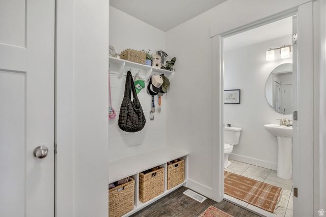 156 N VALCREST DR, Saratoga Springs, UT 84045