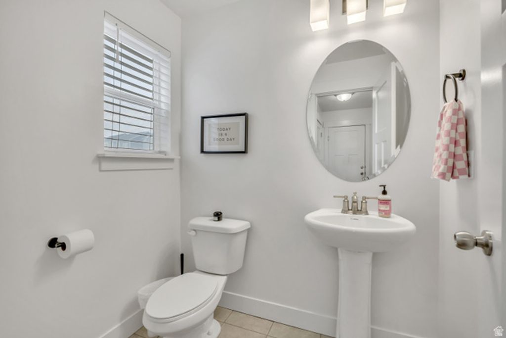 Image 13 of property listing at 156 N VALCREST DR, Saratoga Springs, UT 84045