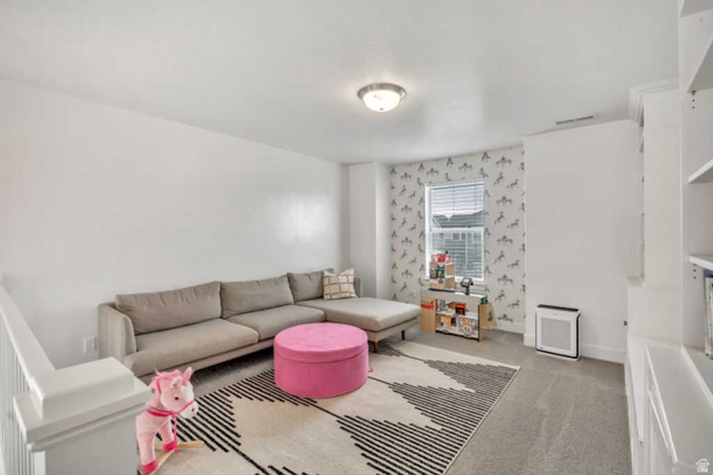 Image 14 of property listing at 156 N VALCREST DR, Saratoga Springs, UT 84045