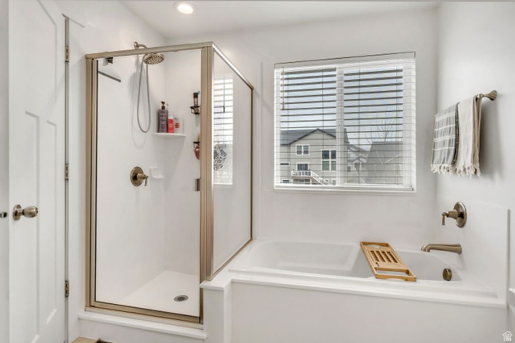 Image 20 of property listing at 156 N VALCREST DR, Saratoga Springs, UT 84045