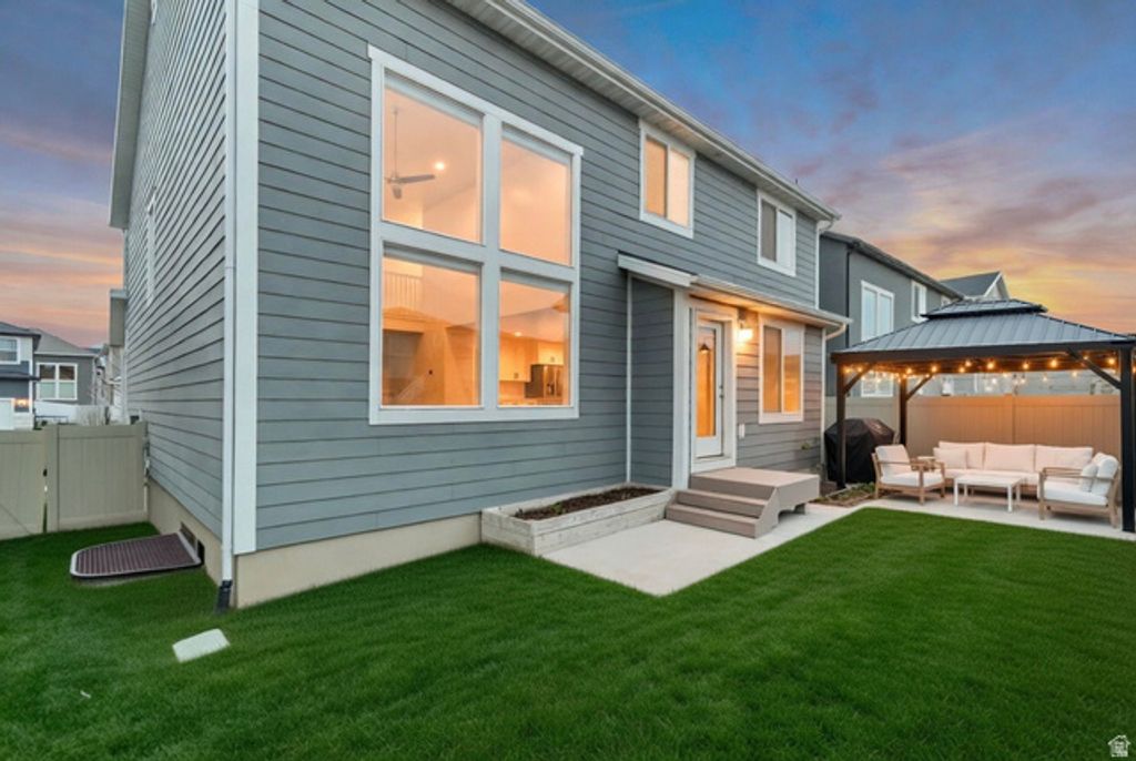 Image 27 of property listing at 156 N VALCREST DR, Saratoga Springs, UT 84045