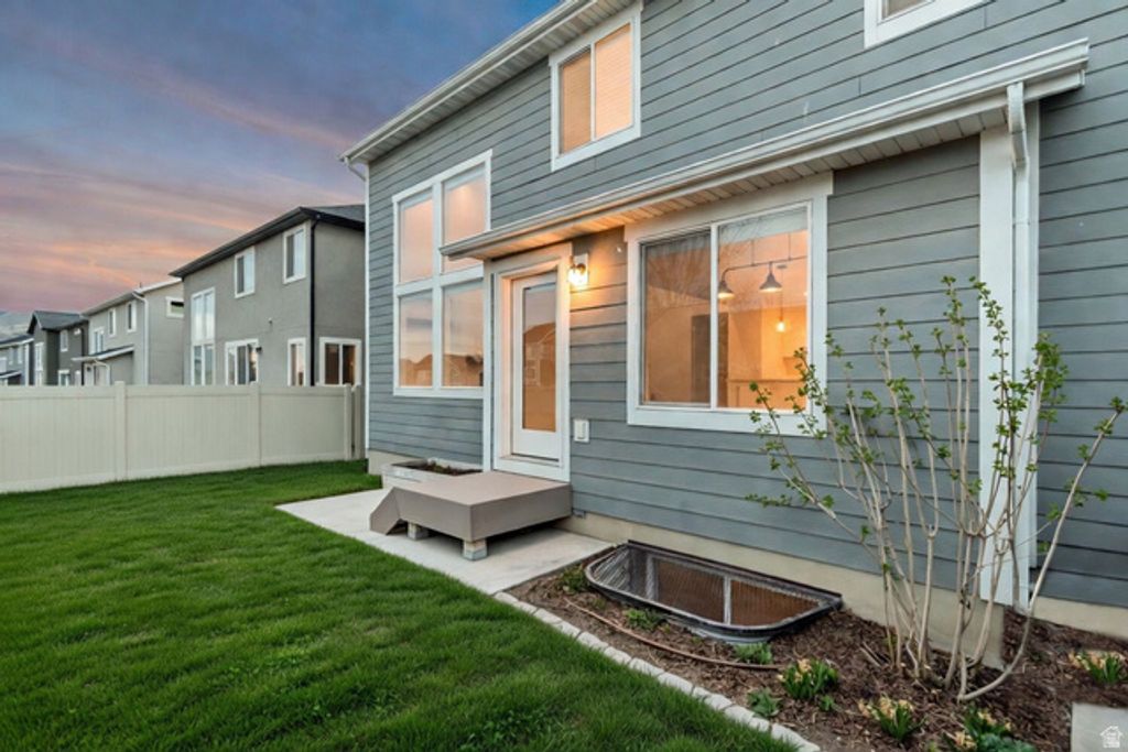 Image 28 of property listing at 156 N VALCREST DR, Saratoga Springs, UT 84045