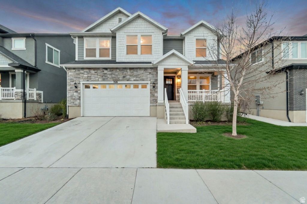 Image 4 of property listing at 156 N VALCREST DR, Saratoga Springs, UT 84045