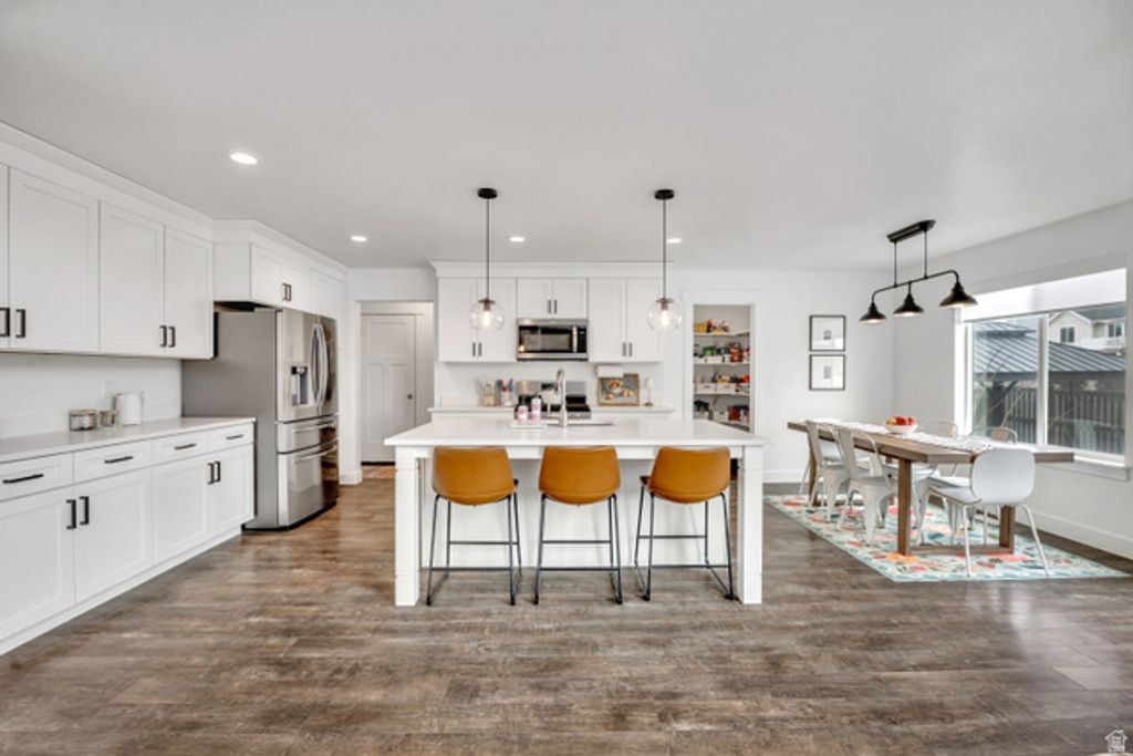 Image 5 of property listing at 156 N VALCREST DR, Saratoga Springs, UT 84045