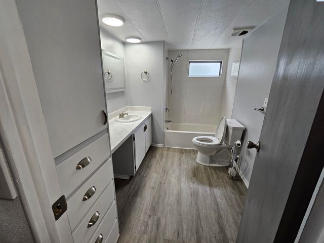 7901 W Clearwater Avenue #120, Kennewick, WA 99336