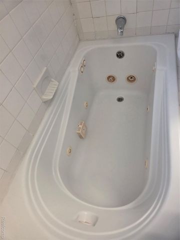 1121 S Meadowbrook Street E, Inkster, MI 48141