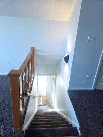 1121 S Meadowbrook Street E, Inkster, MI 48141