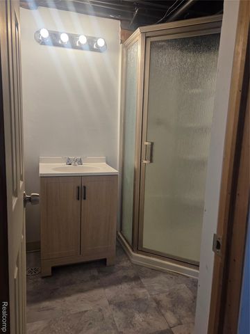 1121 S Meadowbrook Street E, Inkster, MI 48141