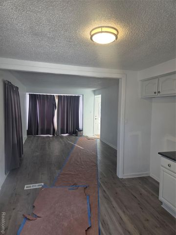 1121 S Meadowbrook Street E, Inkster, MI 48141