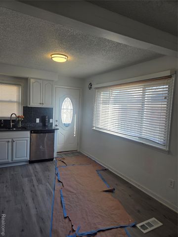 1121 S Meadowbrook Street E, Inkster, MI 48141