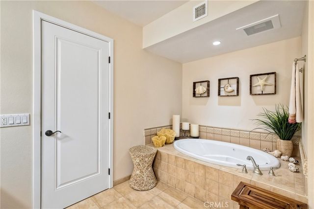 543 LAGUNA Drive, Carlsbad, CA 92008
