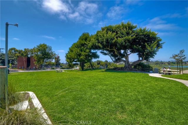 543 LAGUNA Drive, Carlsbad, CA 92008
