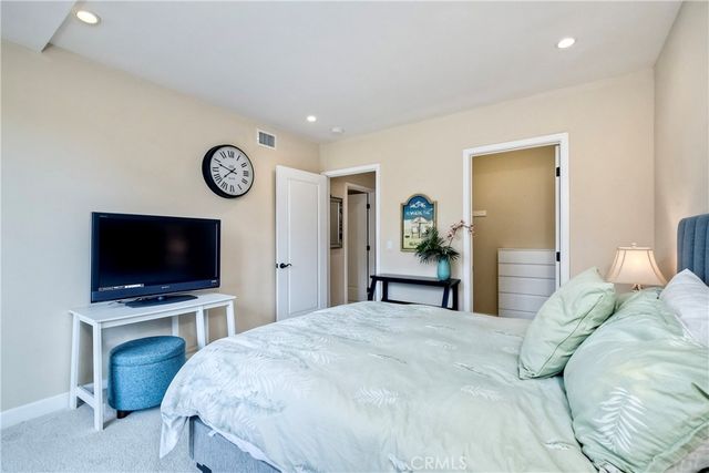 543 LAGUNA Drive, Carlsbad, CA 92008