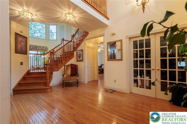 519 Rose Inn Avenue, Bushkill Twp, PA 18064