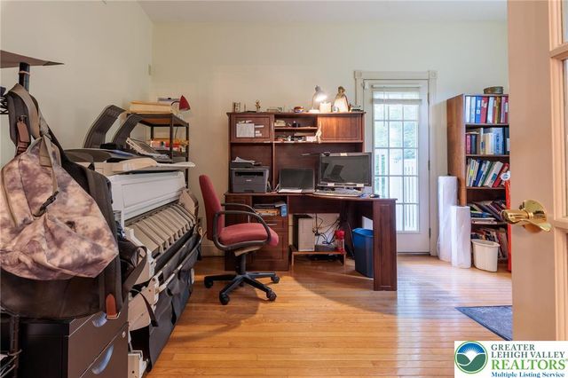 519 Rose Inn Avenue, Bushkill Twp, PA 18064