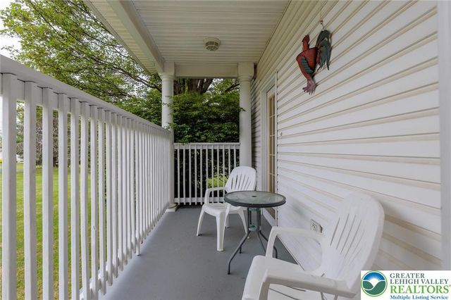 519 Rose Inn Avenue, Bushkill Twp, PA 18064