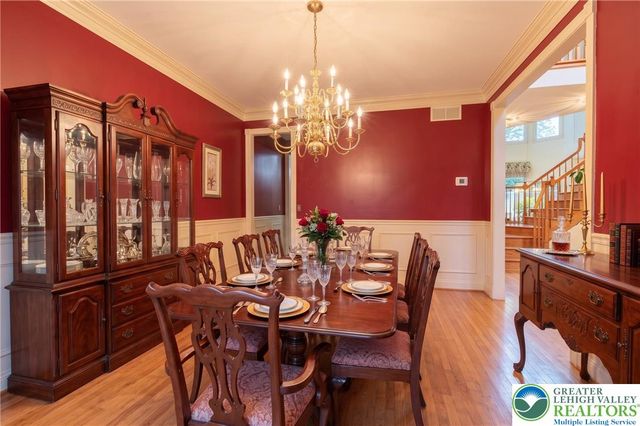 519 Rose Inn Avenue, Bushkill Twp, PA 18064