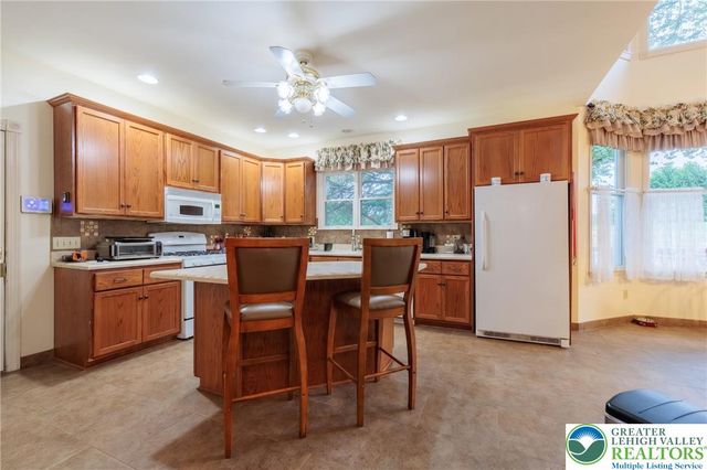 519 Rose Inn Avenue, Bushkill Twp, PA 18064