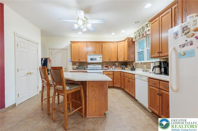 519 Rose Inn Avenue, Bushkill Twp, PA 18064