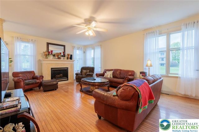 519 Rose Inn Avenue, Bushkill Twp, PA 18064