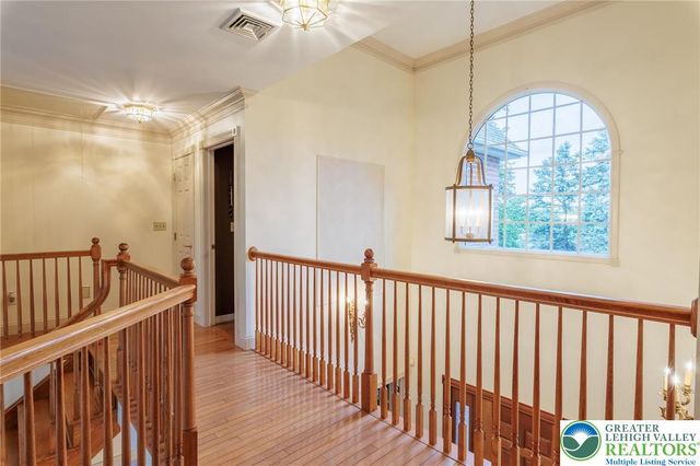 519 Rose Inn Avenue, Bushkill Twp, PA 18064