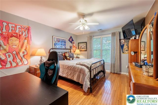 519 Rose Inn Avenue, Bushkill Twp, PA 18064