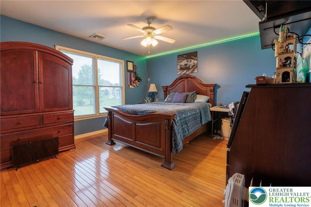 519 Rose Inn Avenue, Bushkill Twp, PA 18064