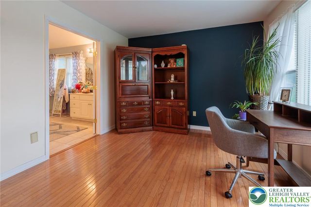 519 Rose Inn Avenue, Bushkill Twp, PA 18064