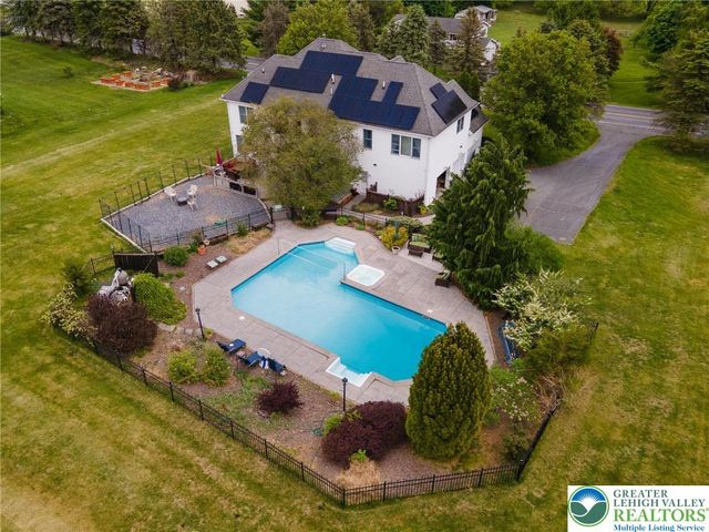 519 Rose Inn Avenue, Bushkill Twp, PA 18064
