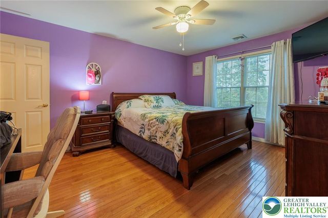 519 Rose Inn Avenue, Bushkill Twp, PA 18064