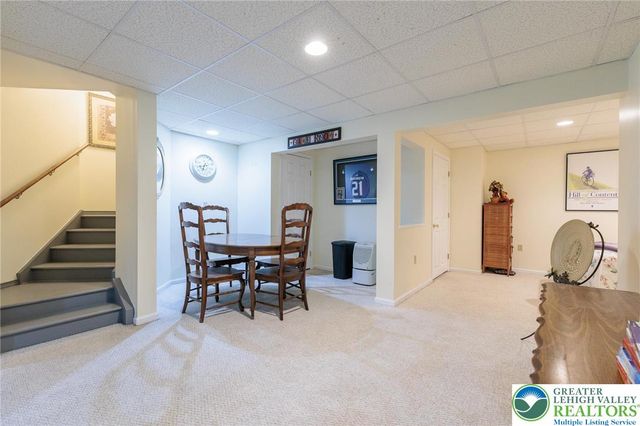 519 Rose Inn Avenue, Bushkill Twp, PA 18064