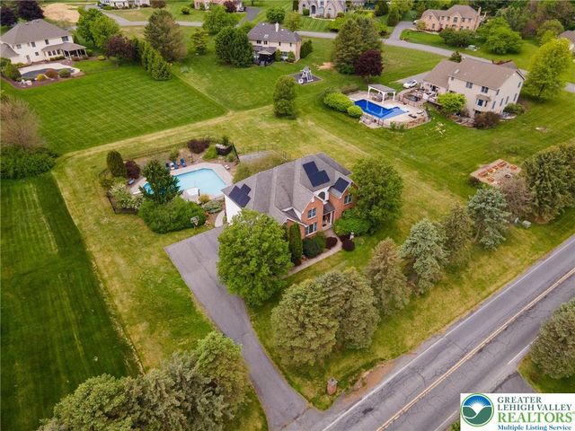 519 Rose Inn Avenue, Bushkill Twp, PA 18064