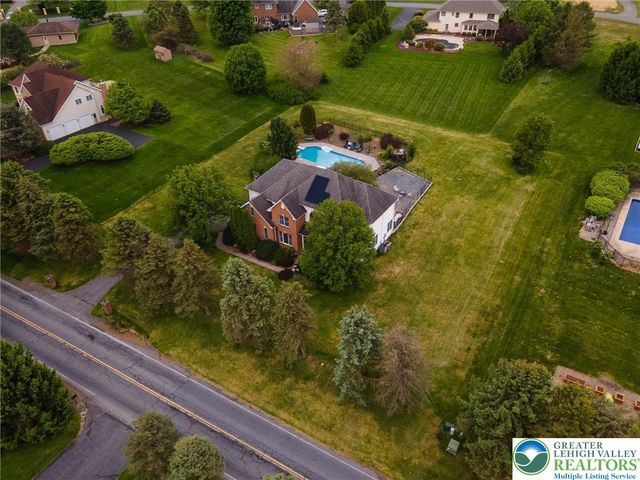 519 Rose Inn Avenue, Bushkill Twp, PA 18064
