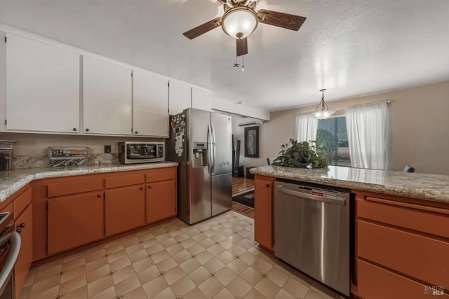 10241 Fairway Dr, Kelseyville, CA 95451