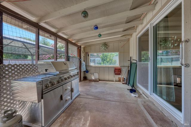 10241 Fairway Dr, Kelseyville, CA 95451