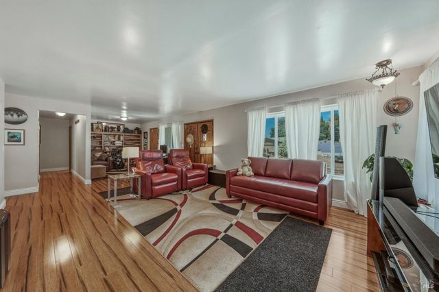 10241 Fairway Dr, Kelseyville, CA 95451