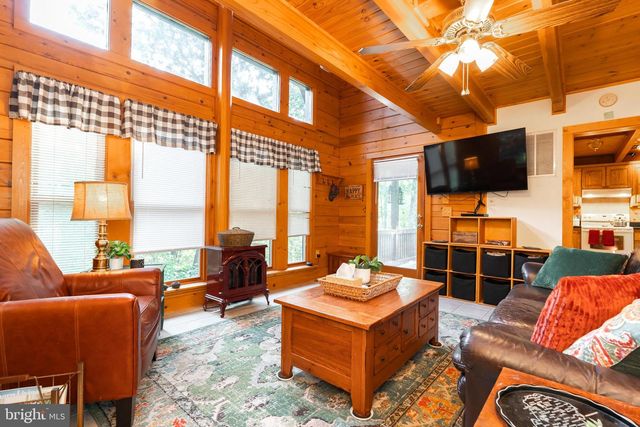 82 SABRINA LN, Hedgesville, WV 25427