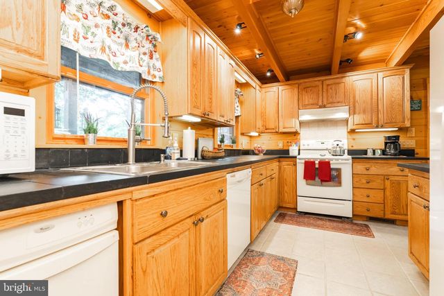 82 SABRINA LN, Hedgesville, WV 25427