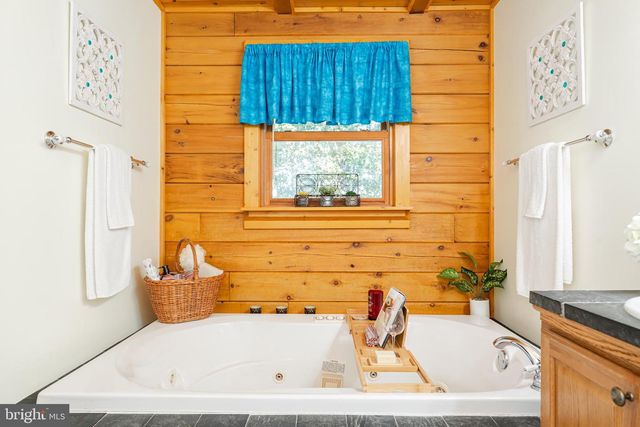 82 SABRINA LN, Hedgesville, WV 25427