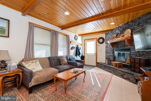 82 SABRINA LN, Hedgesville, WV 25427